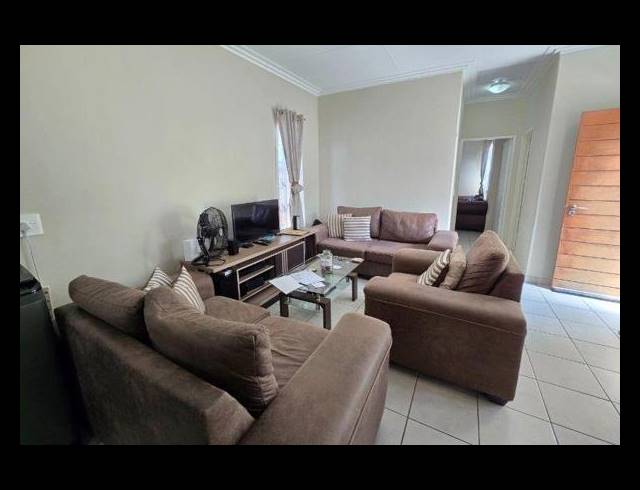 2 BEDROOM FREESTANDING FOR SALE IN SOUTH HILLS